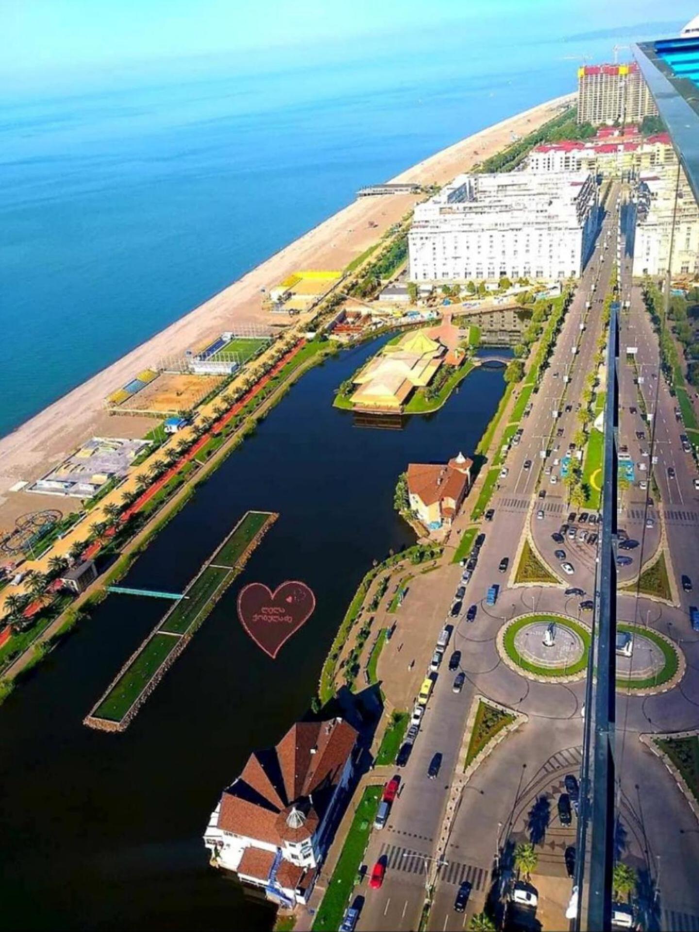 Delux Sea View Aparthotel In Orbi City Batumi Luaran gambar