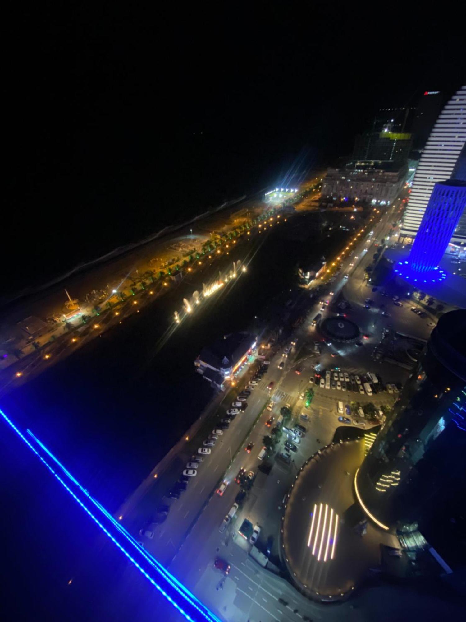 Delux Sea View Aparthotel In Orbi City Batumi Luaran gambar