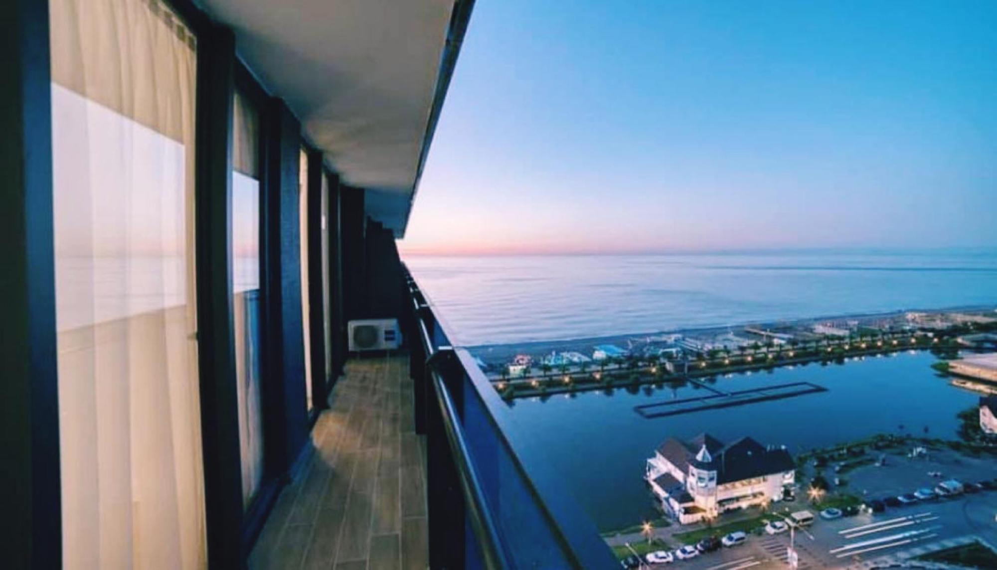 Delux Sea View Aparthotel In Orbi City Batumi Luaran gambar