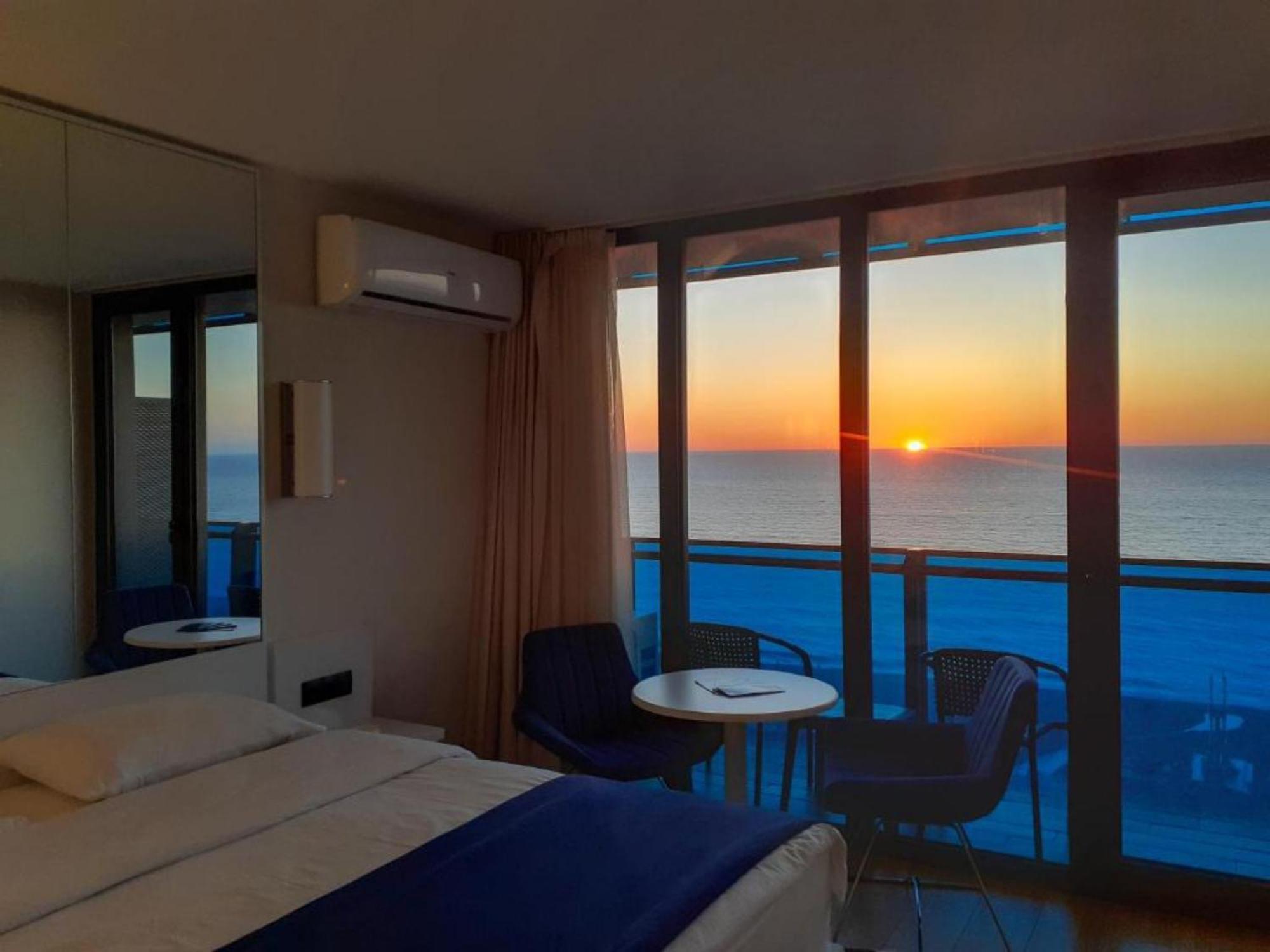 Delux Sea View Aparthotel In Orbi City Batumi Luaran gambar