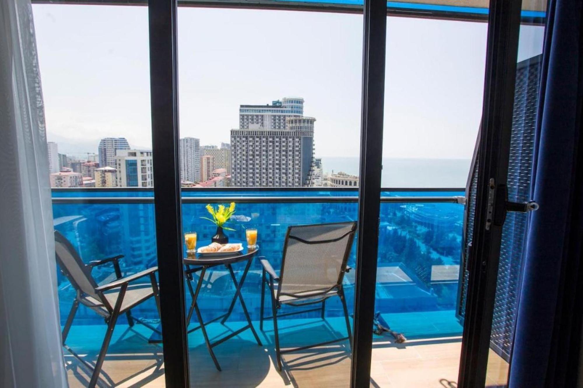 Delux Sea View Aparthotel In Orbi City Batumi Luaran gambar