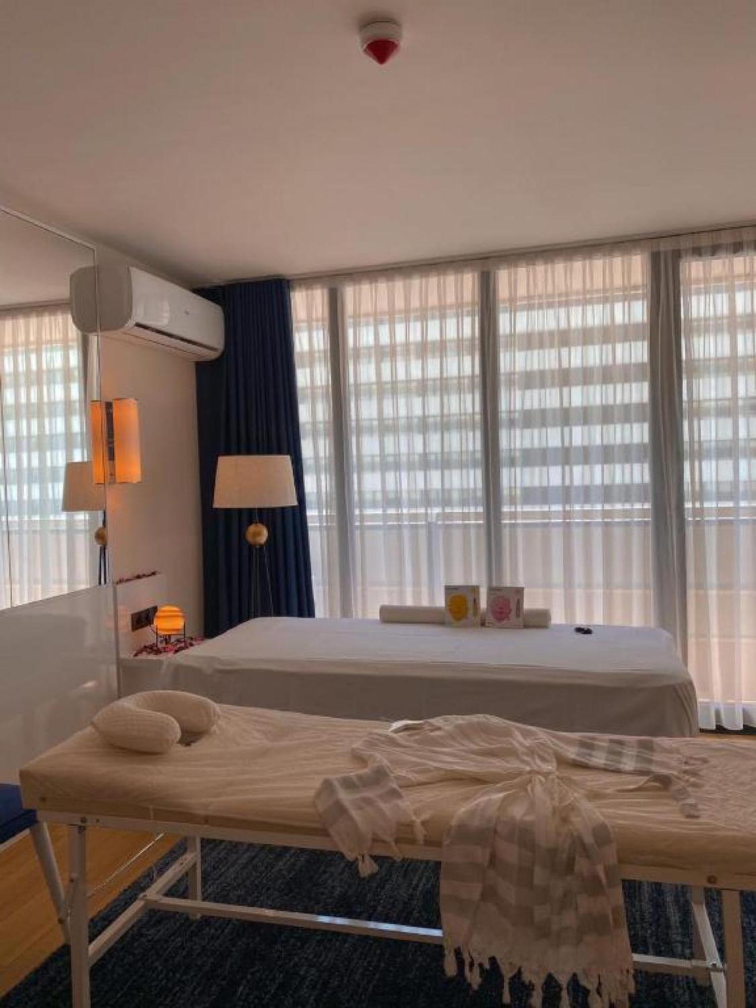 Delux Sea View Aparthotel In Orbi City Batumi Luaran gambar