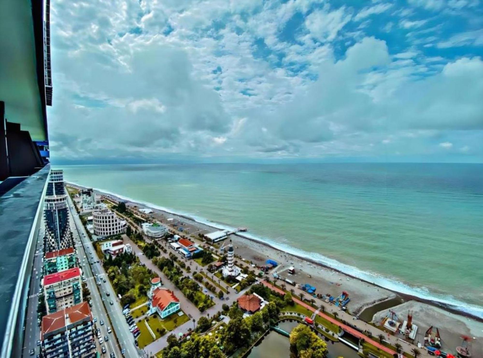 Delux Sea View Aparthotel In Orbi City Batumi Luaran gambar